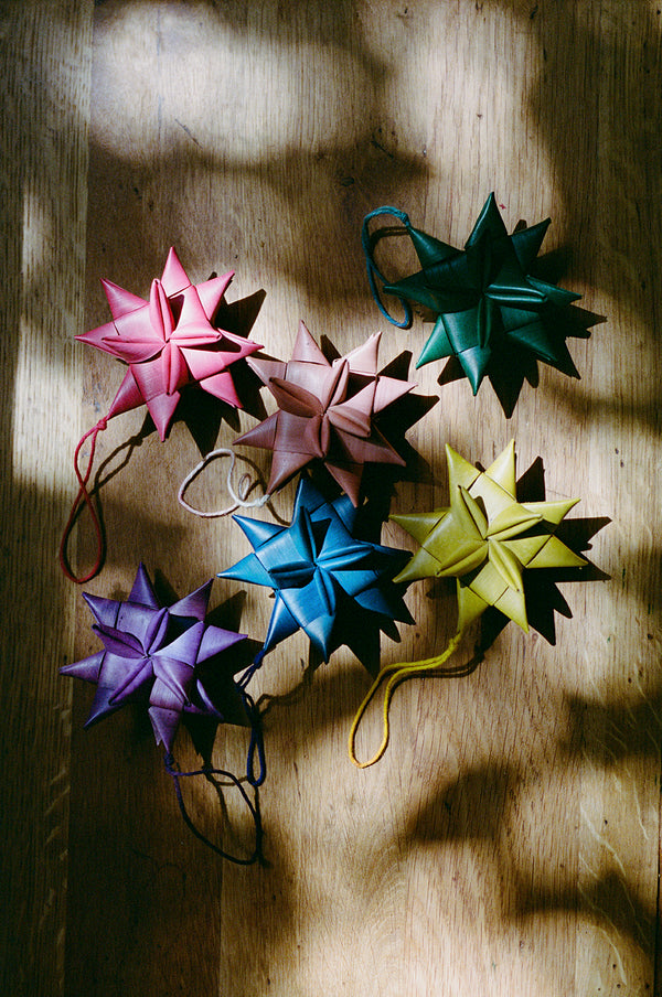 Palm Flowers Decoration // Multi