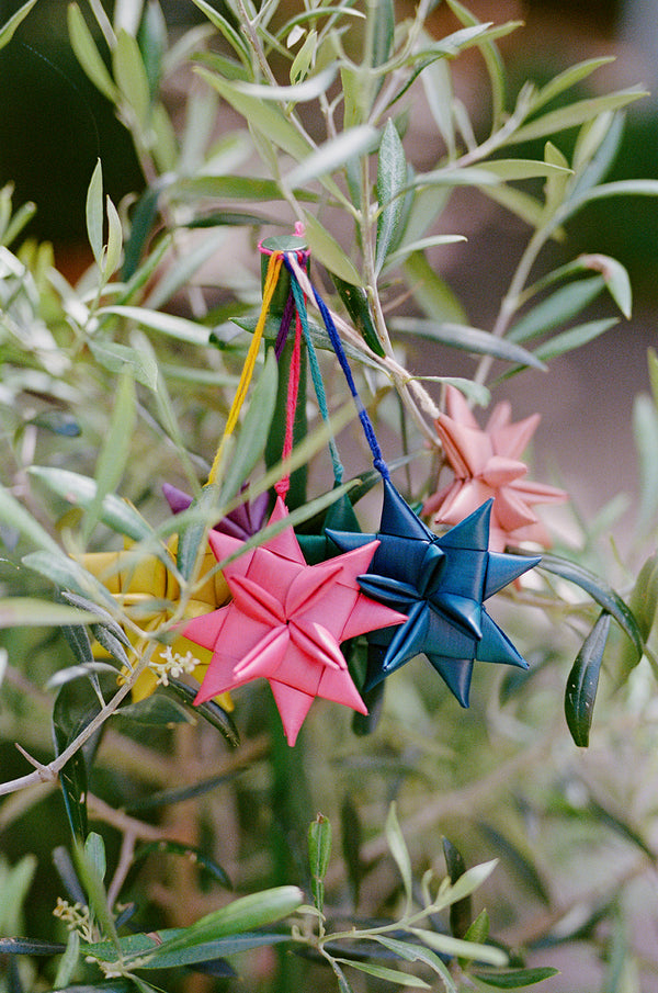 Palm Flowers Decoration // Multi