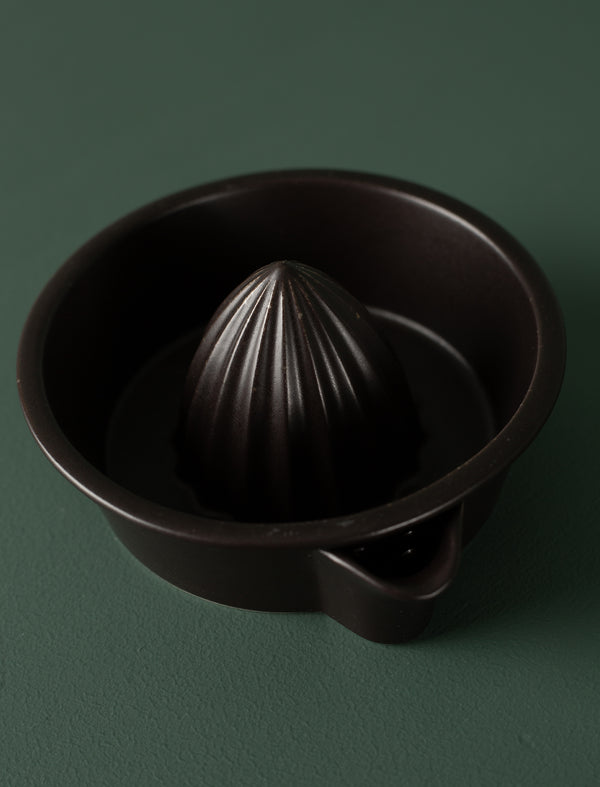 Taku Lemon Squeezer // Black