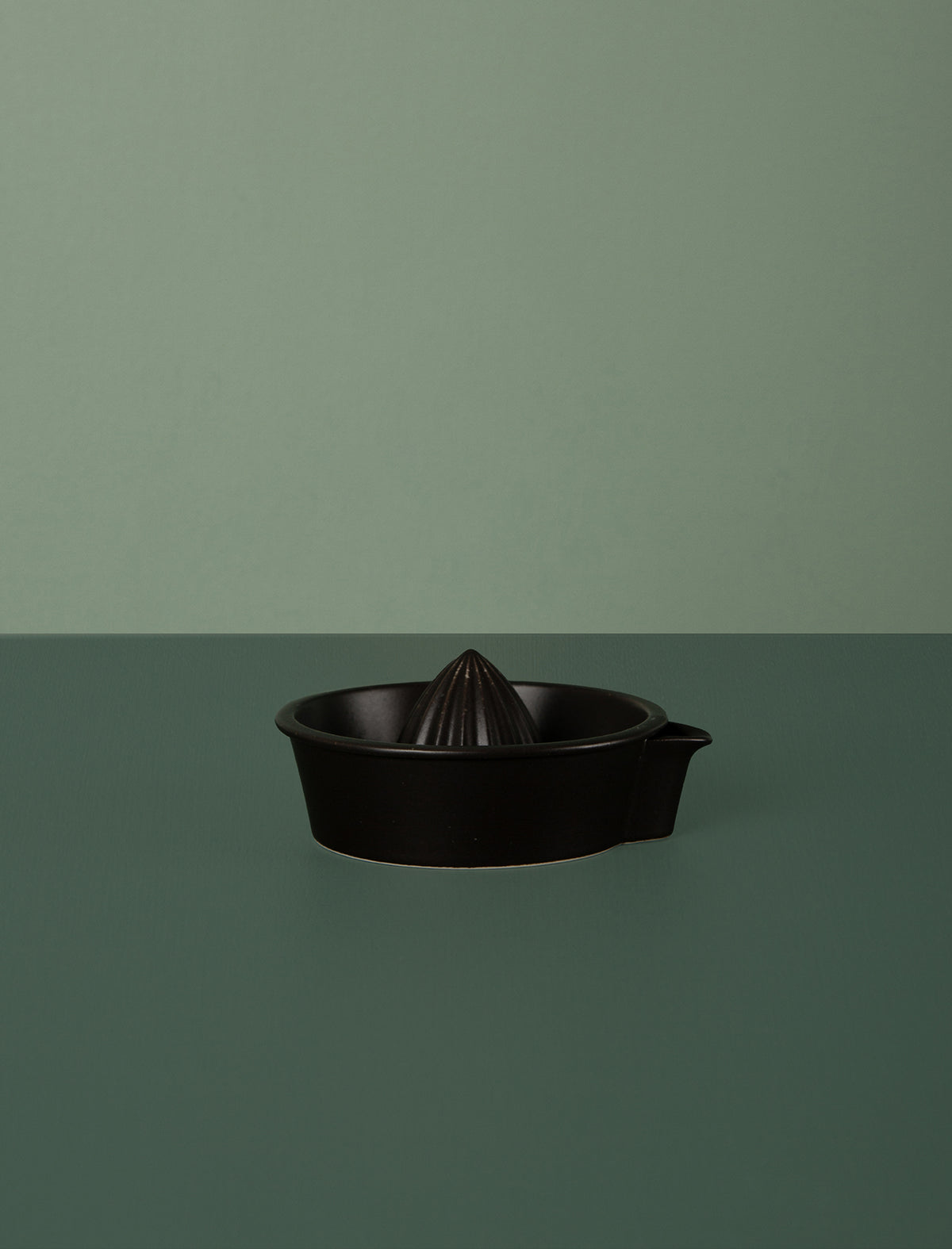 Taku Lemon Squeezer // Black