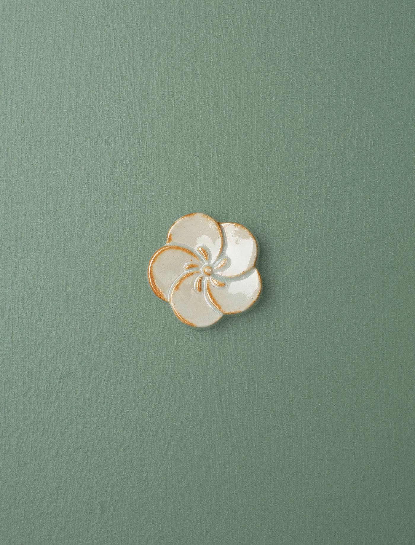 Rakugan Chopstick Rest // White Plum
