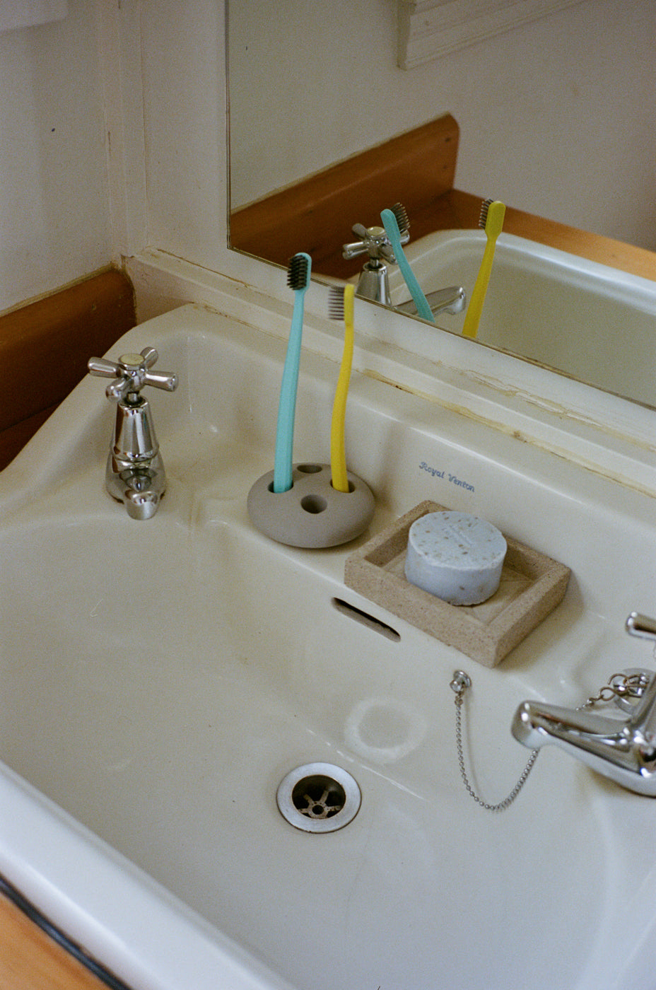 Concrete Toothbrush Stand