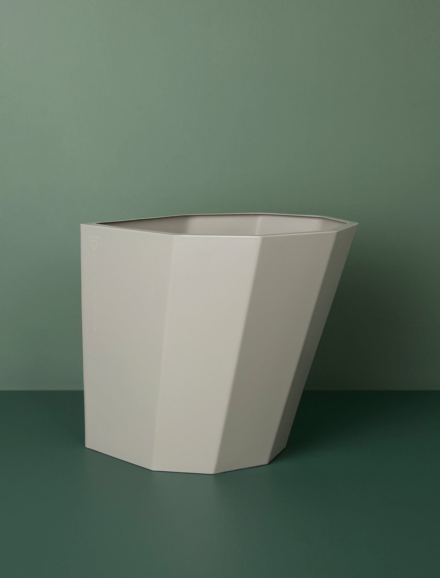 Arnoldino Stool // Cloud