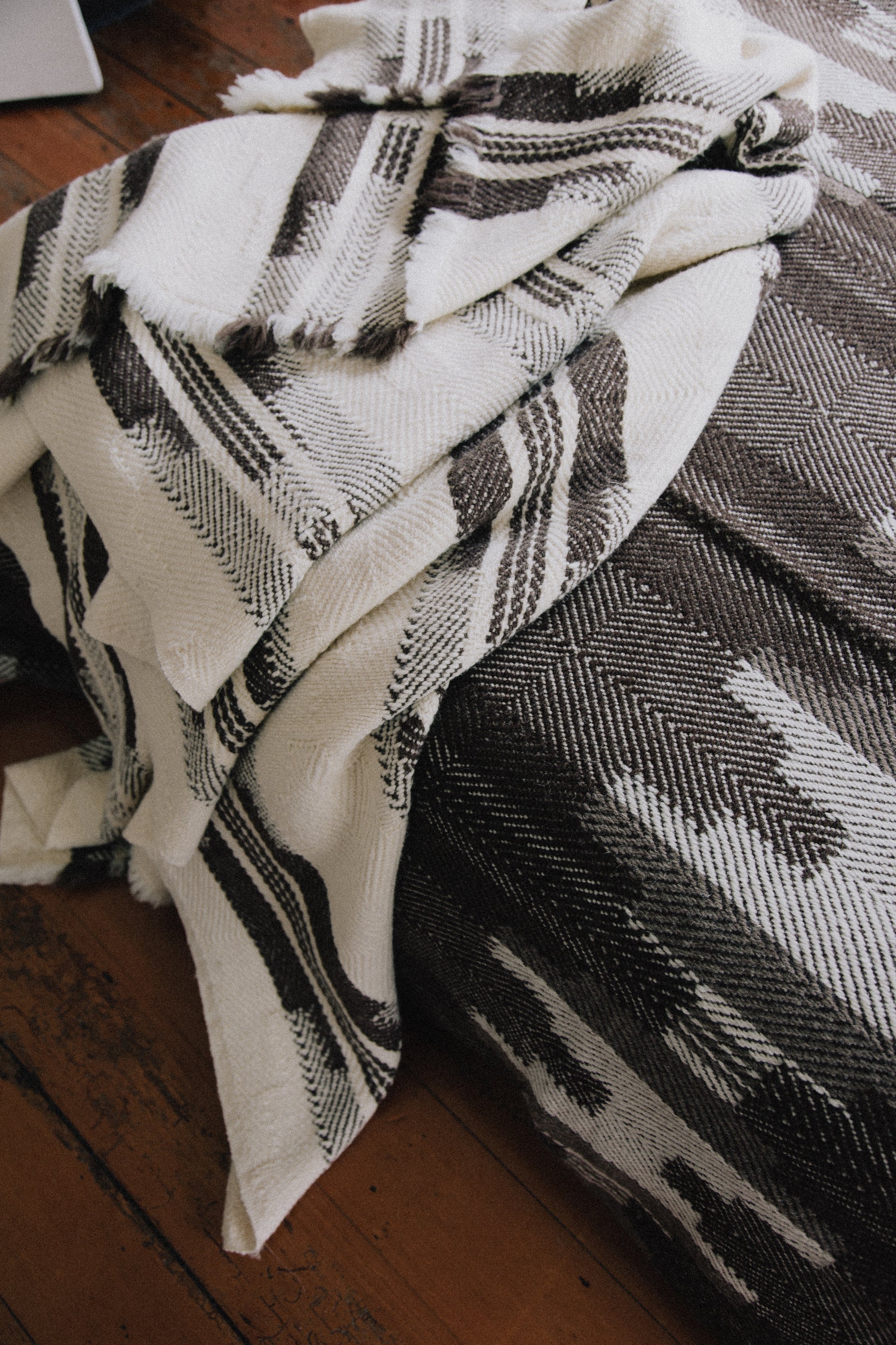Shevitza Blanket // Brown