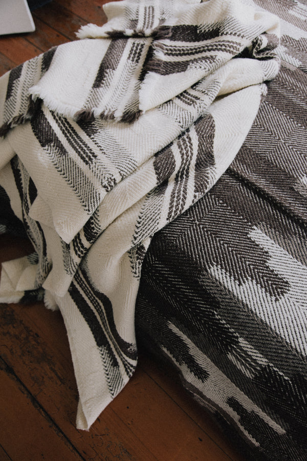 Shevitza Blanket // Brown