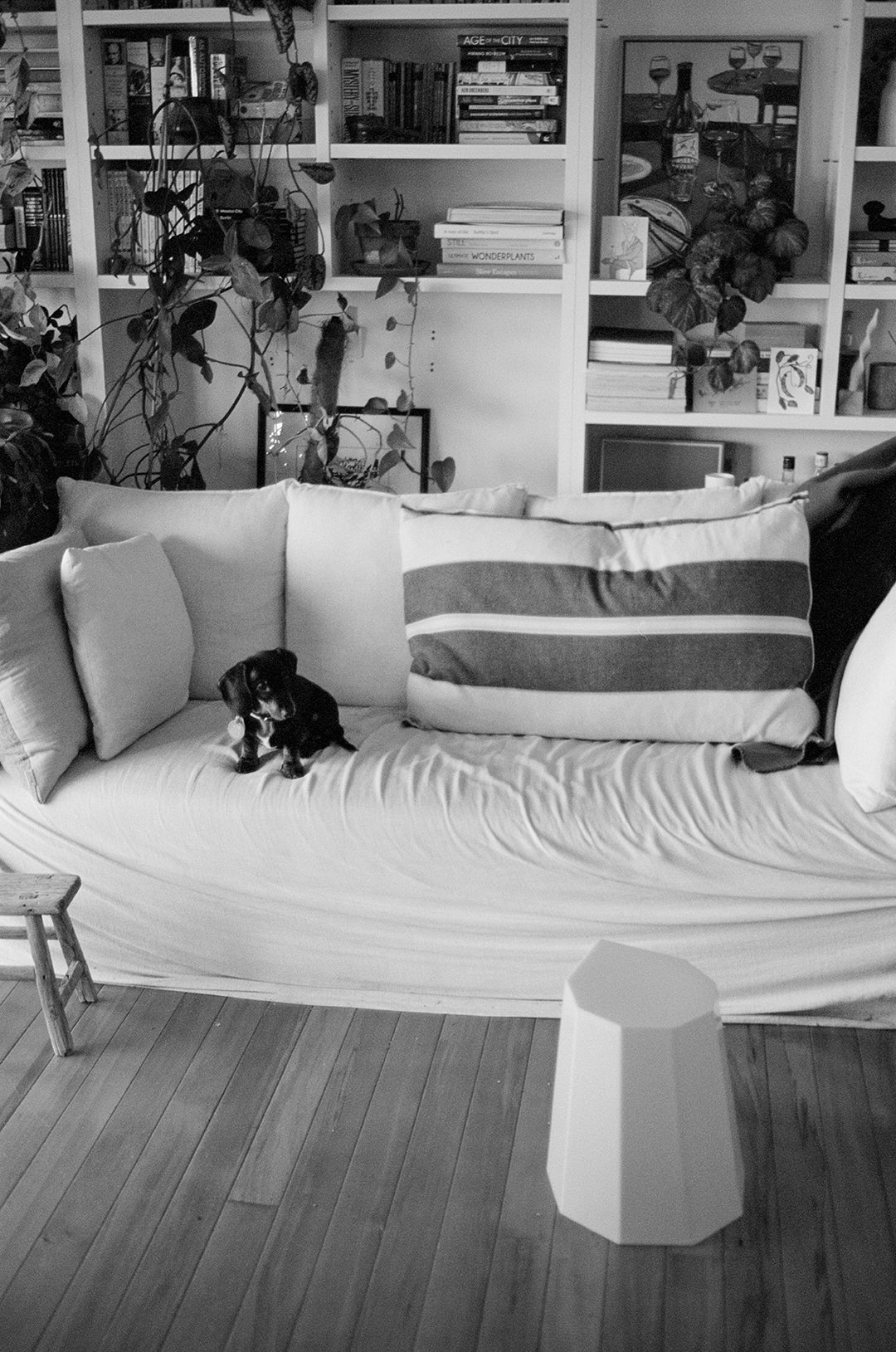 Lisburn Linen Cushion // Navy