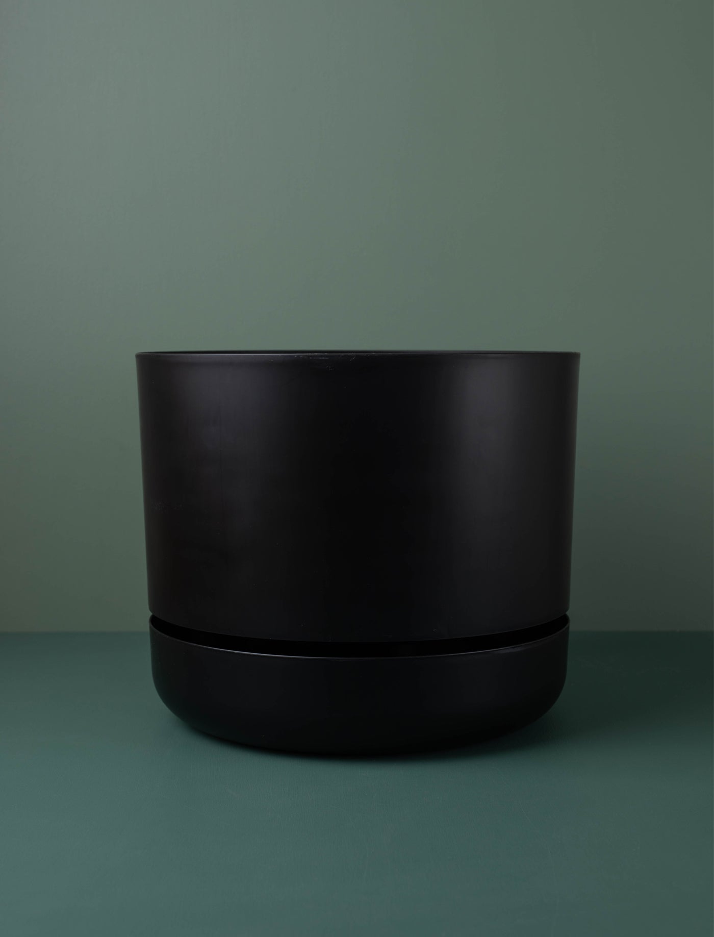 Self Watering Plant Pot // Recycled Black