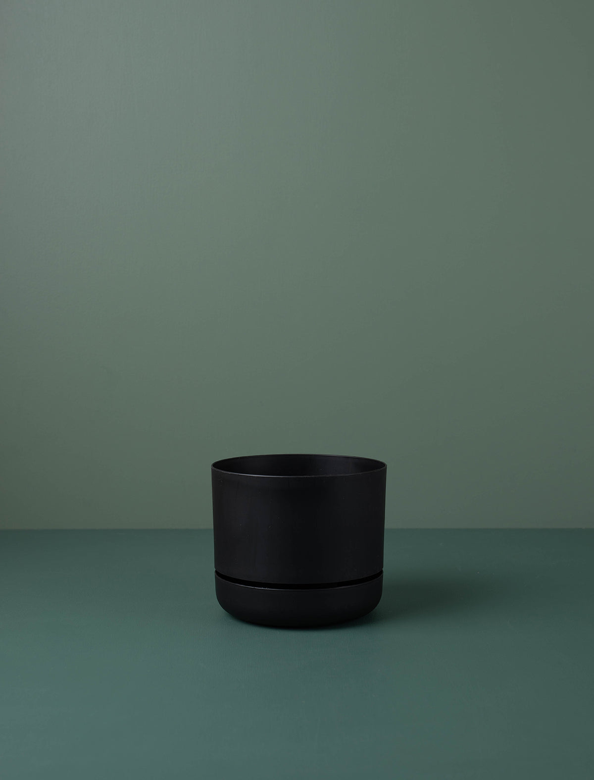 Self Watering Plant Pot // Recycled Black