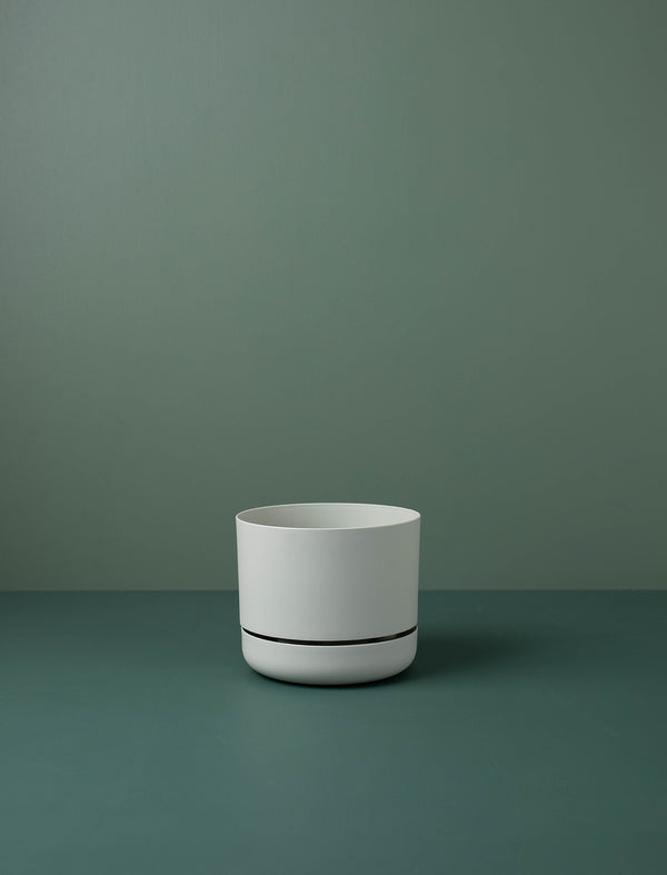 Self Watering Plant Pot // Fog