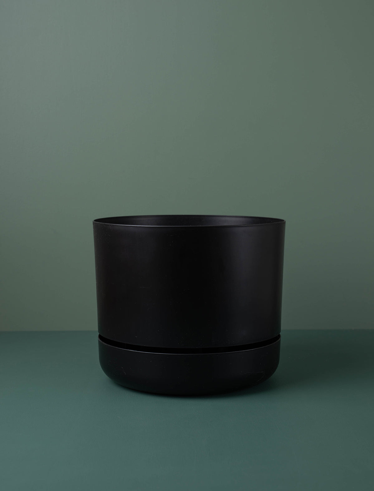 Self Watering Plant Pot // Recycled Black