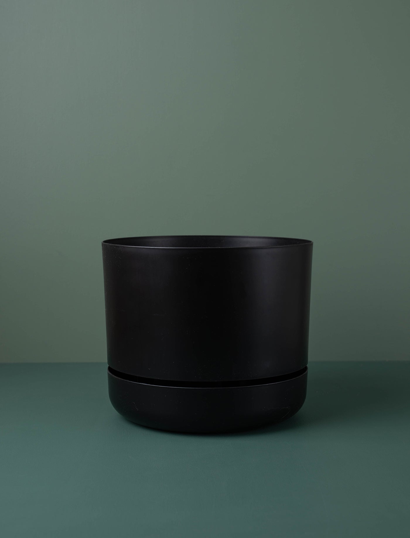 Self Watering Plant Pot // Recycled Black