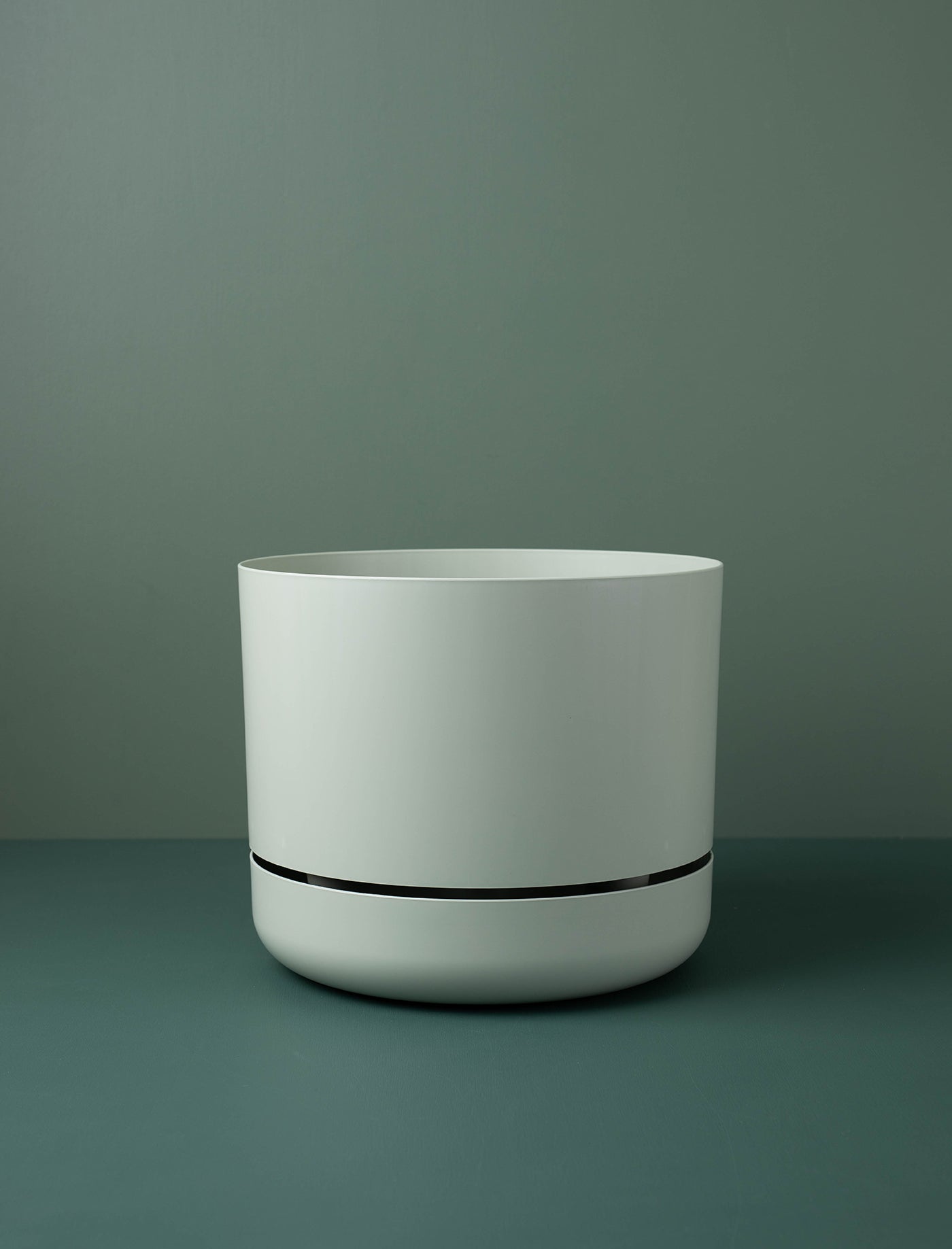Self Watering Plant Pot // Fog