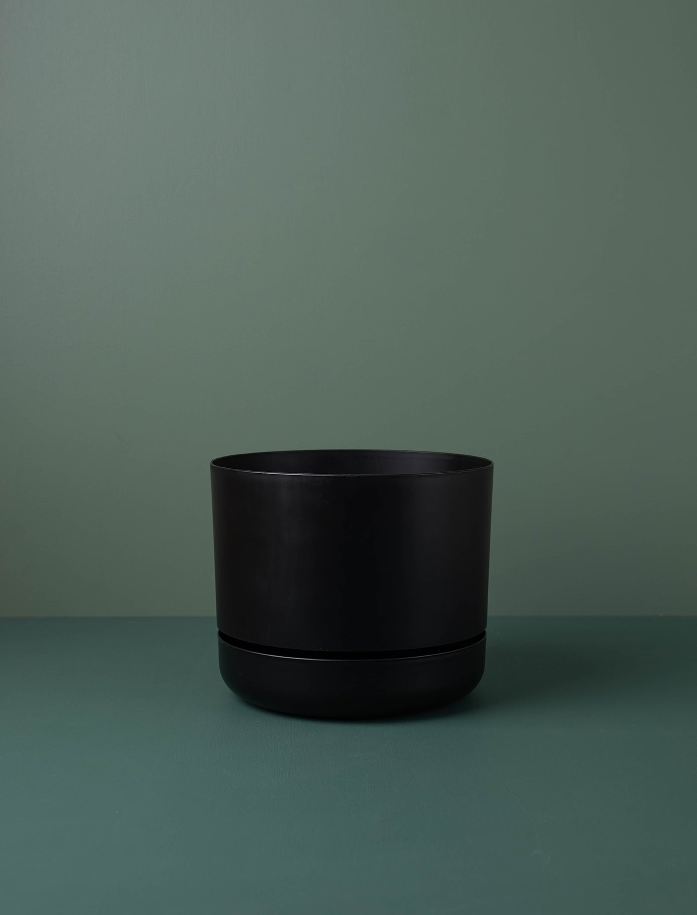 Self Watering Plant Pot // Recycled Black