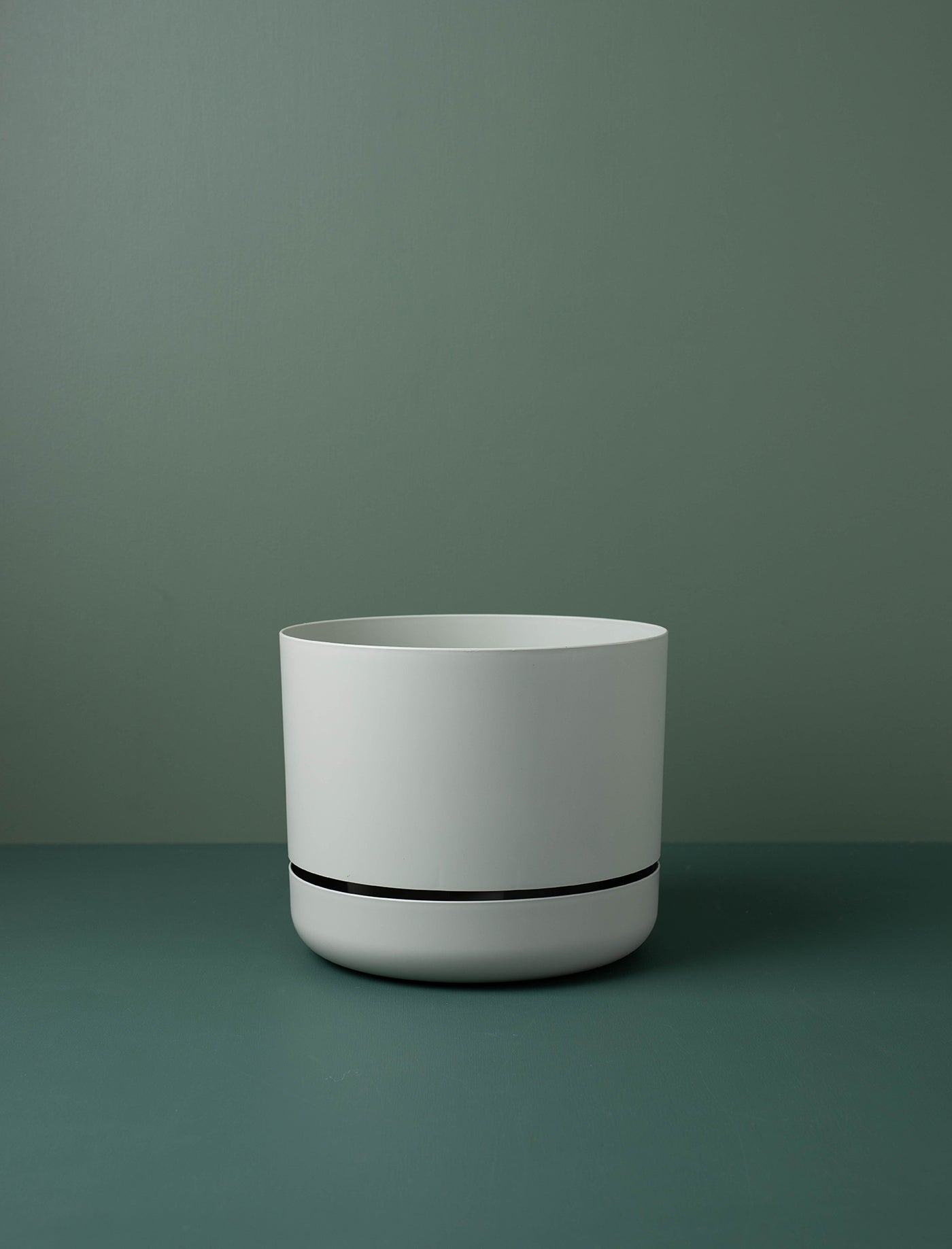 Self Watering Plant Pot // Fog