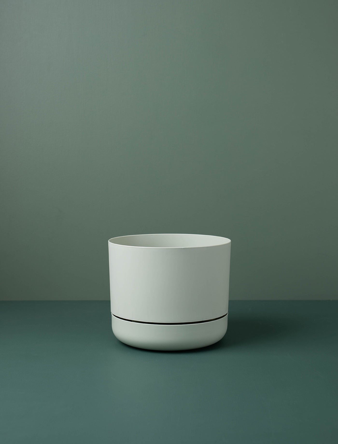 Self Watering Plant Pot // Fog